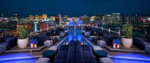 Apex Rooftop Bar & Lounge | Palms